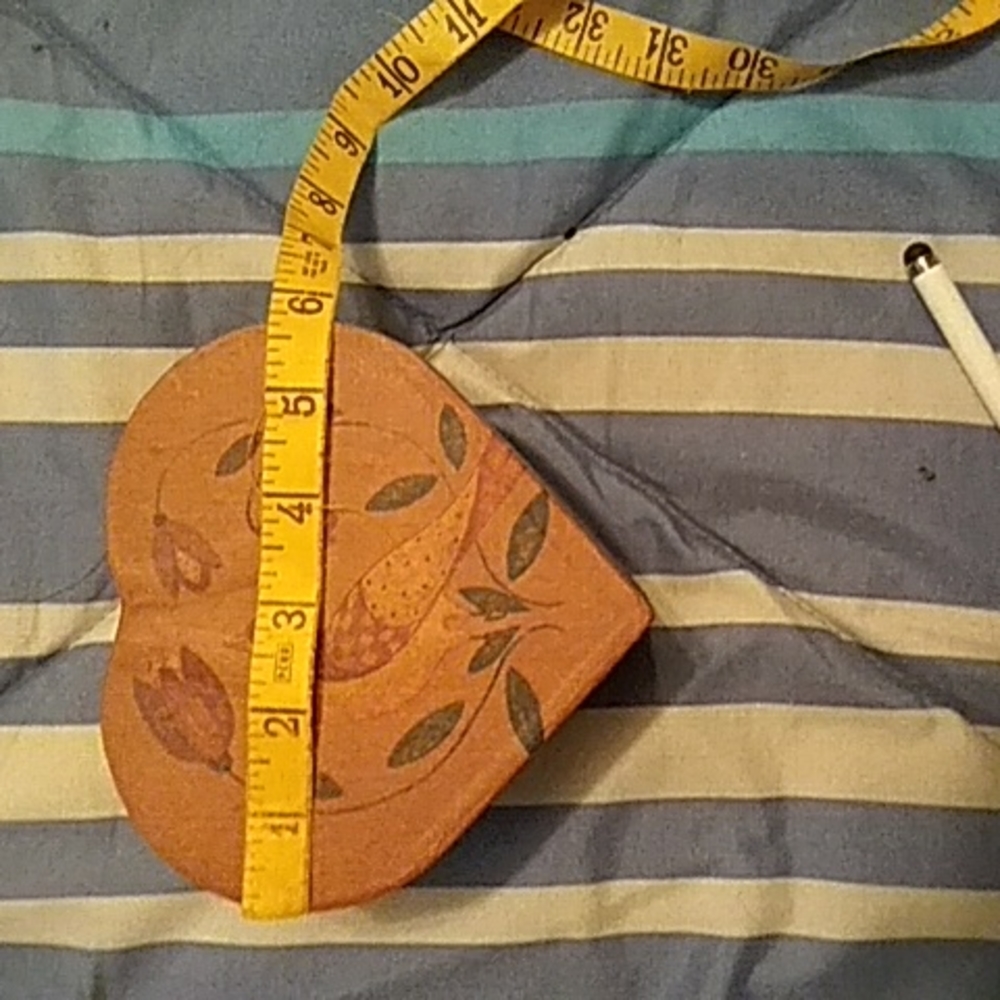 Beautiful Heart Container - Picture 3 of 6